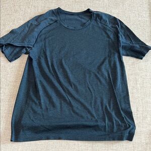 Lululemon Men's Navy Blue T-Shirt